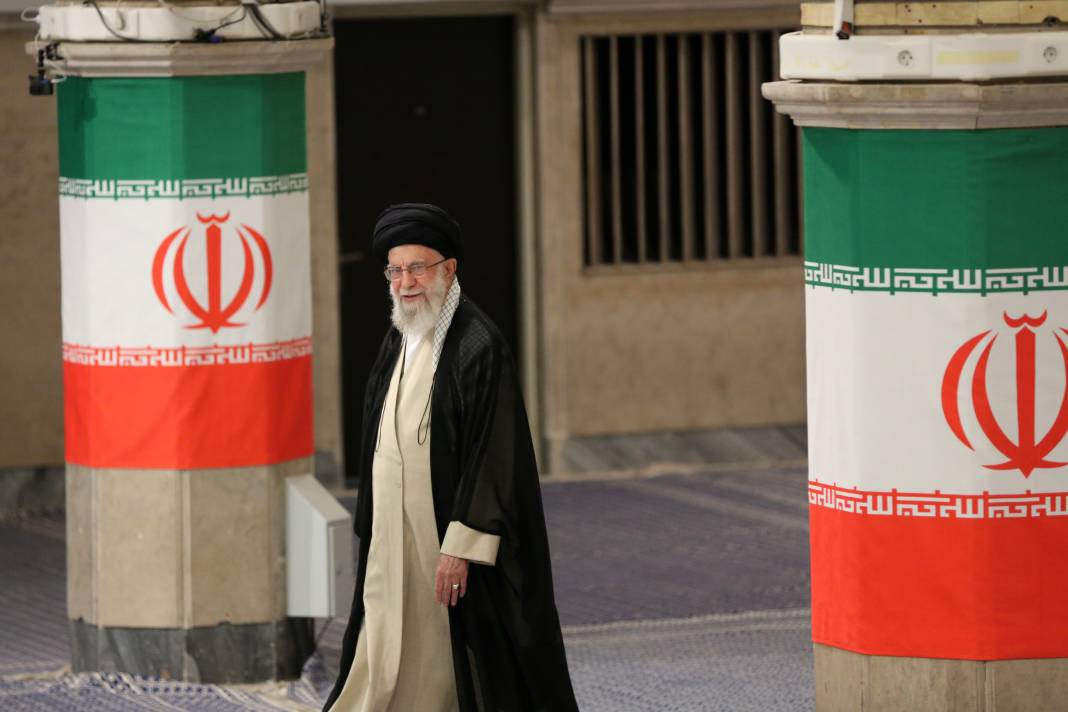 İran sandık başında! Reisi'nin halefi kim olacak? - Resim: 17